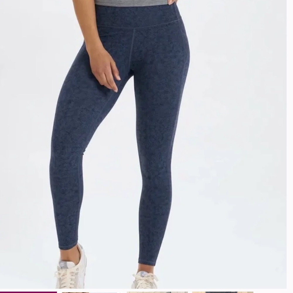 Vuori Pace High Rise Legging! Ocean Texture Blue! EUC - Picture 2 of 8